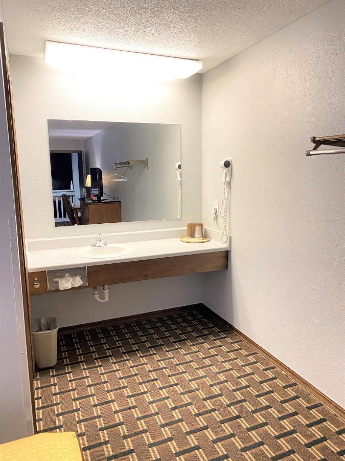 Lakes Inn Warsaw Kültér fotó